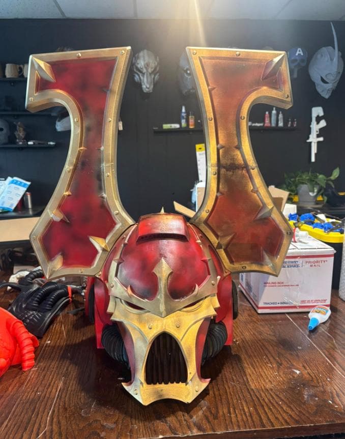 World Snacker 40k cosplay helmet